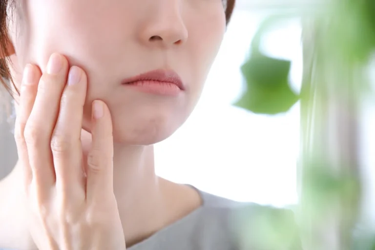 シミとそばかすを薄くするケア!透明感あふれる肌へ